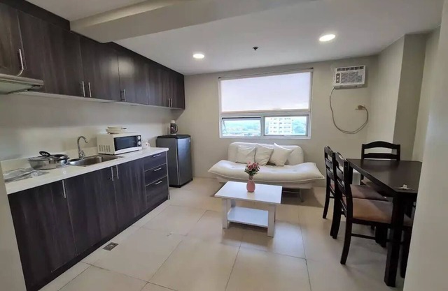 Quezon City 2BR Condo Unit for 4Pax w/ Pool Access