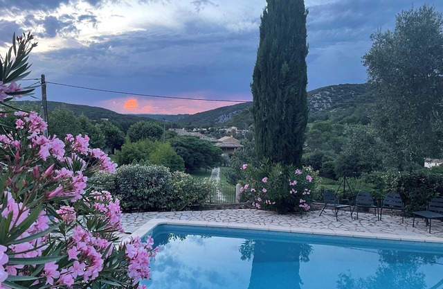 Quiet Passiflore gîte in the Cèze valley close to the Ardèche river, beautiful views