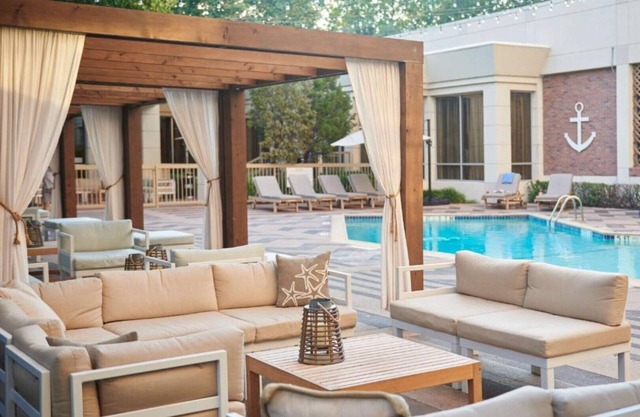 Quick access to Dallas attractions and shows