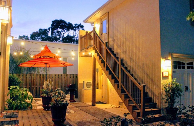 Quick and Easy Walk Downtown - Tons of Amenities