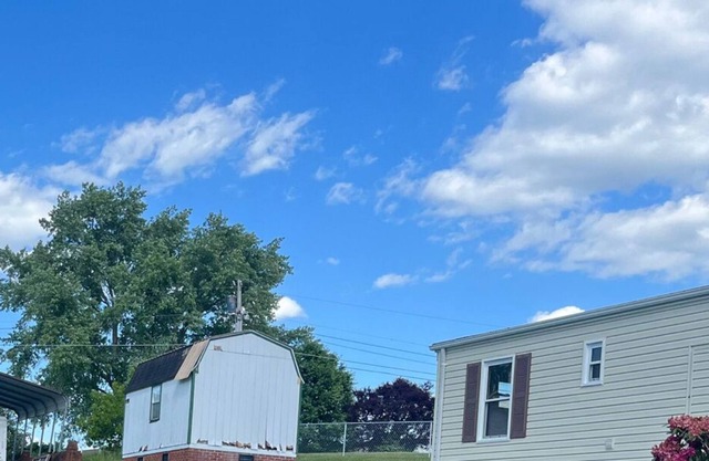 Quick Walk to Painter Creek Marina on SOHO- Sleeps 5!