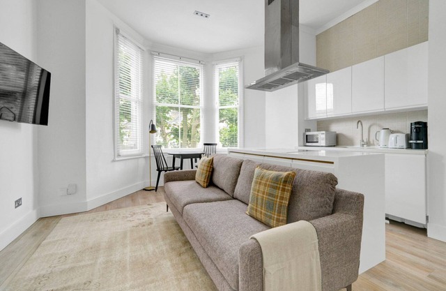 Quiet 1BR, close to Portobello Mkt & Ladbroke GrSt, by Blueground