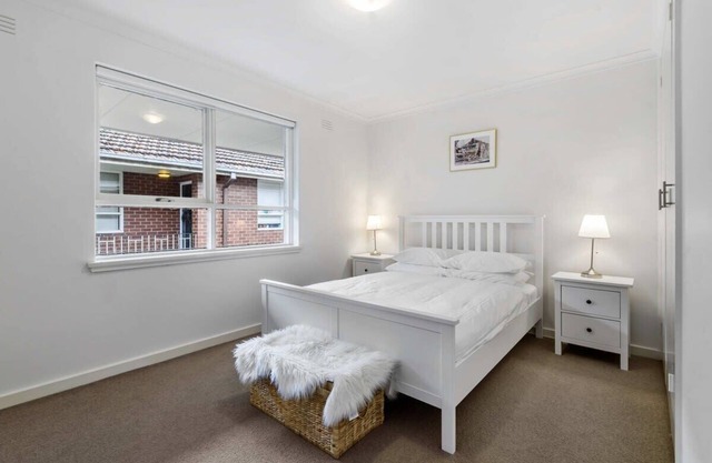 Quiet 2-Bed Oasis for VIC Gardens & Yarra Trail