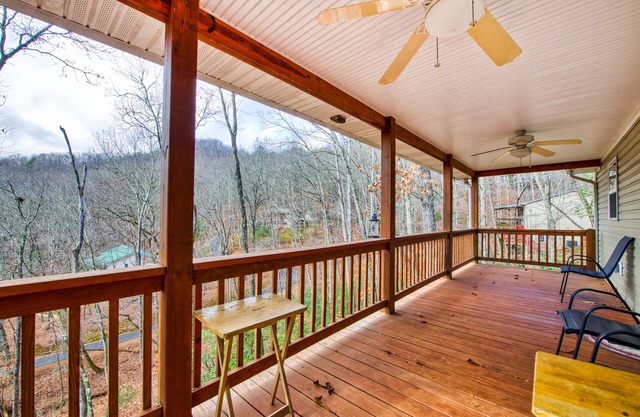 Quiet 2 bedroom home with mountain view, grill, firepit & washer/dryer