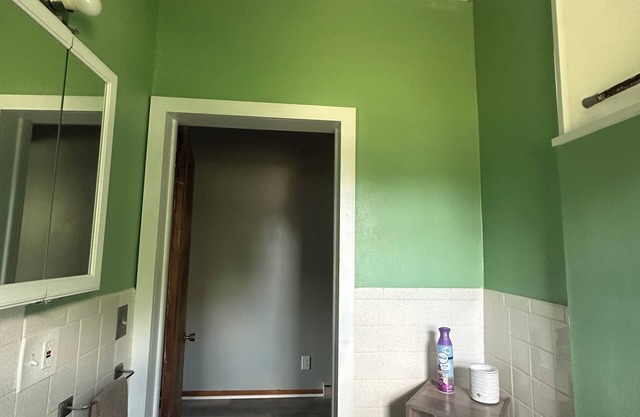 Quiet 2 bedroom house moments outside of Greenville