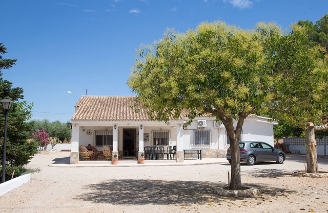 Tranquilo chalet privado de 4 dormitorios, amplia piscina en Ontinyent, Valencia