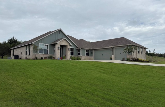 Quiet 4BR 2.5BA Modern New Country Home in Weatherford