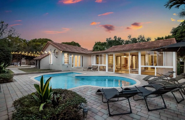 Quiet 4BR Villa w/ Hot Tub, Games & Fenced Yard