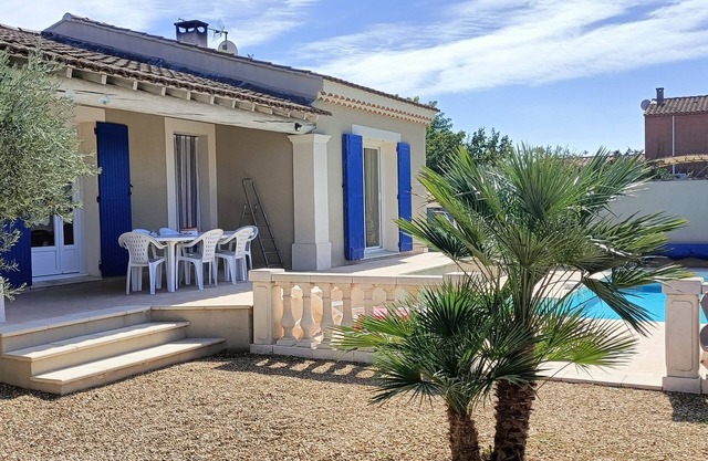 Quiet 5B villa 500 m from the village near the Alpilles and St Rémy de Provence.
