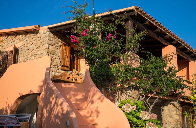 Tranquilo y cómodo apartamento con jardín cerca de la playa