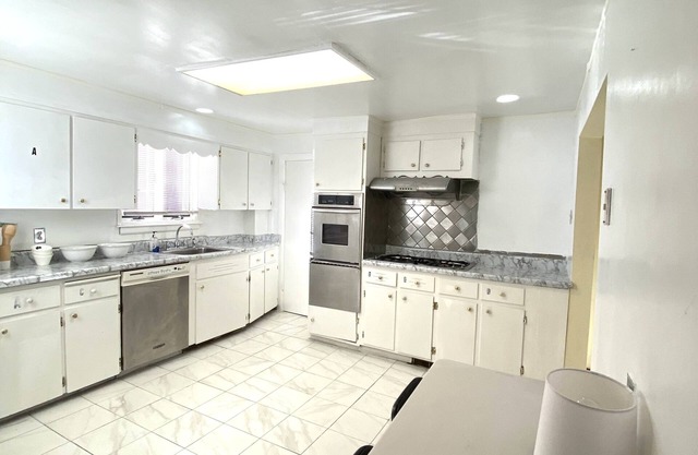 Quiet and convenient room In center of city, walk to orange line malden center.