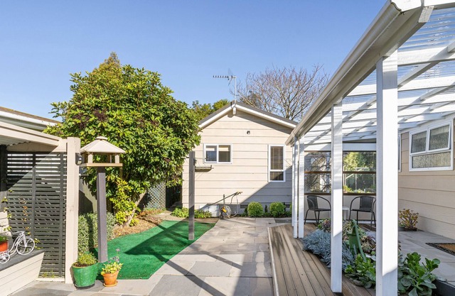 Quiet and cosy self-contained studio unit in Greytown.