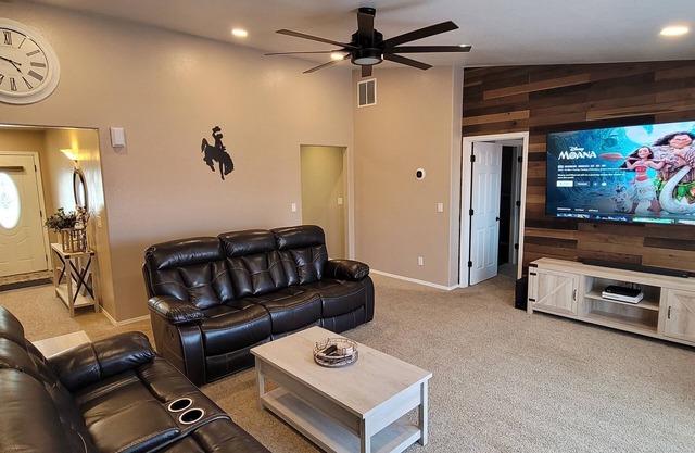 Quiet and cozy ranch home - 6 minutes from the University of Wyoming