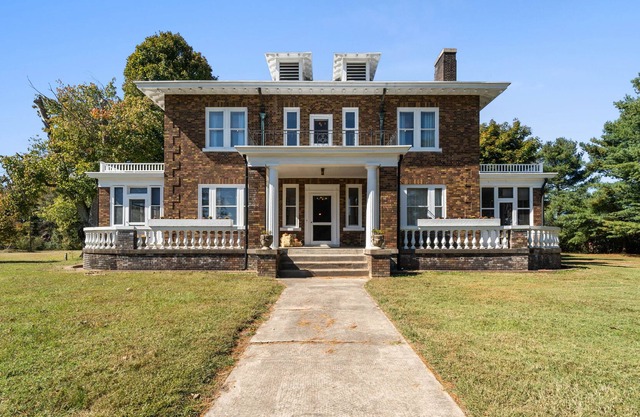 Quiet and Peaceful Century Old Farm House Stunning & Luxurious