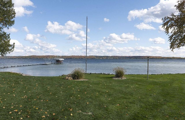 Quiet and private sandy bottom lakefront
