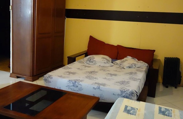 Quiet and secure location, parking, near the French Embassy