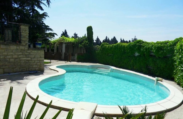 Tranquilidad y tranquilidad cerca de los alpilles en esta casa con piscina.