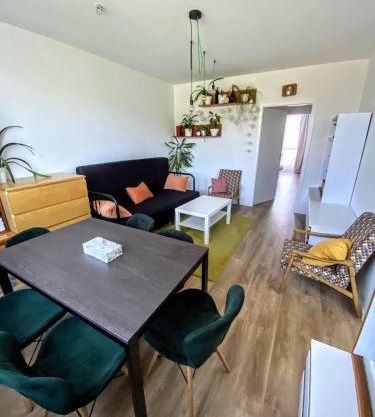 Quiet apartment in Rožnov p R Homestay