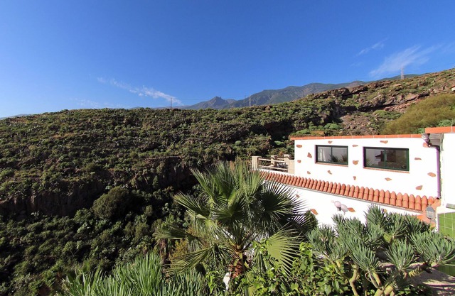 Tranquilo apartamento para 2 (3) personas con espectaculares vistas al mar y a las montañas.