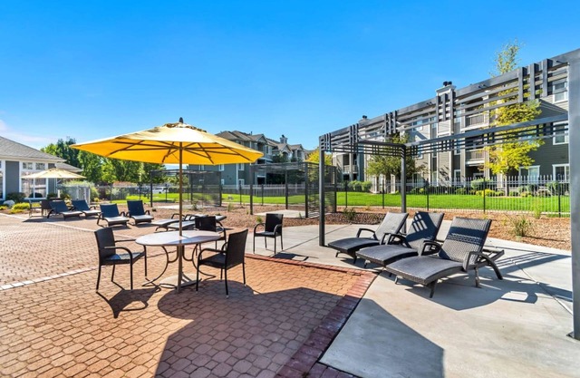 Quiet Apt - Close to Davis Conference - King Bed