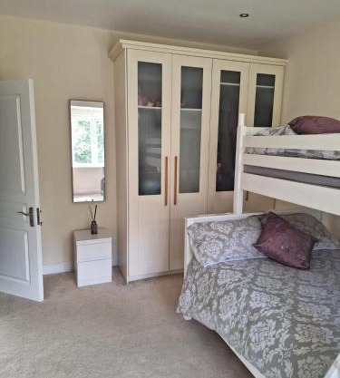 Quiet & Bright Room