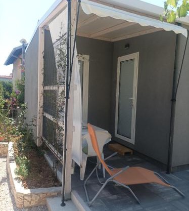 Quiet bungalow for two