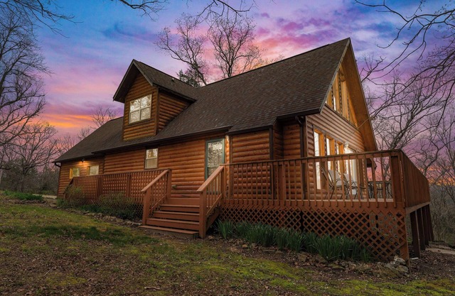 Secluded Lakefront Cabin, WiFi, shuffleboard