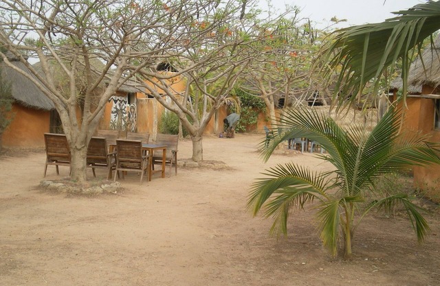 Camping tranquilo ubicado en el monte, cerca de las cascadas de Karfiguéla.