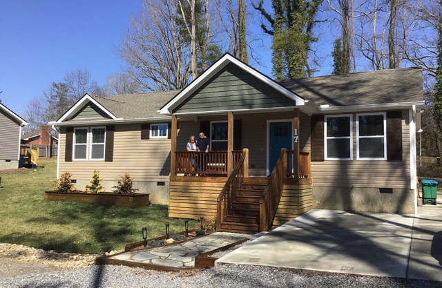 Quiet & Chic 3 BR Cottage w/ Private Garden Near Downtown Asheville