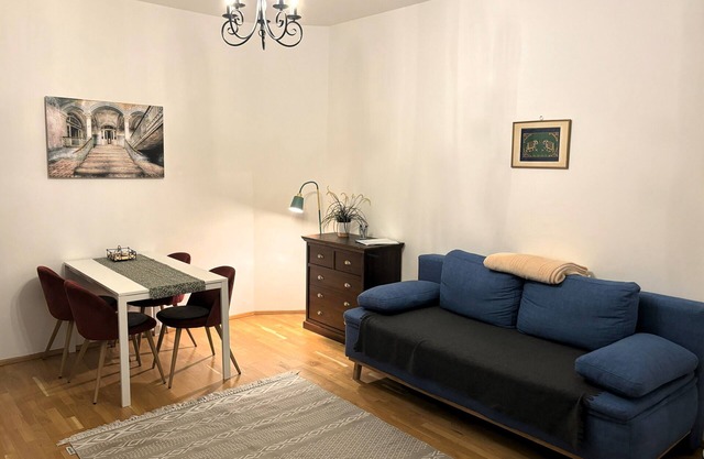Tranquilo apartamento urbano con balcón