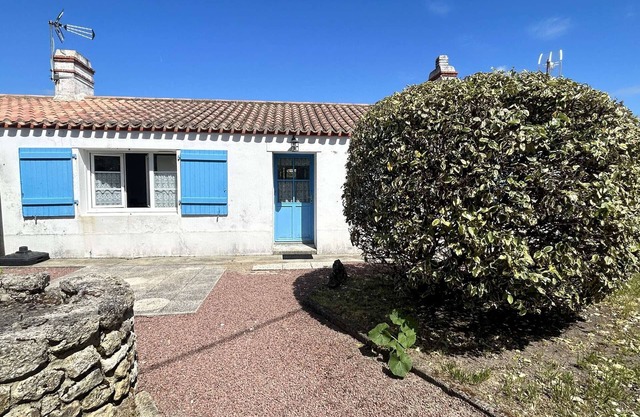 Casa tranquila cerca de la playa con jardín privado y estacionamiento