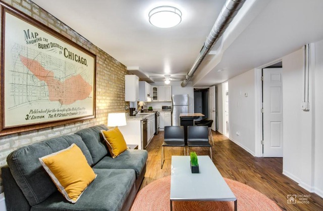 Quiet Comfort in the Big City, Just Steps to the Blue Line apts