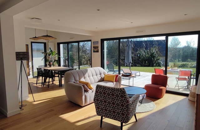 Quiet contemporary house on the heights of Morgat