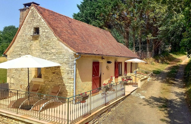 Quiet cottage for 2 adults on the border of Lot and Dordogne