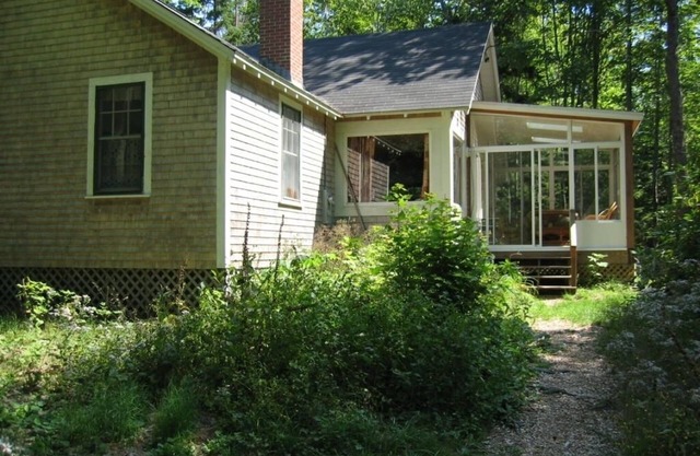 Casa tranquila en el bosque con acceso privado a la playa, orilla vistas de Acadia.