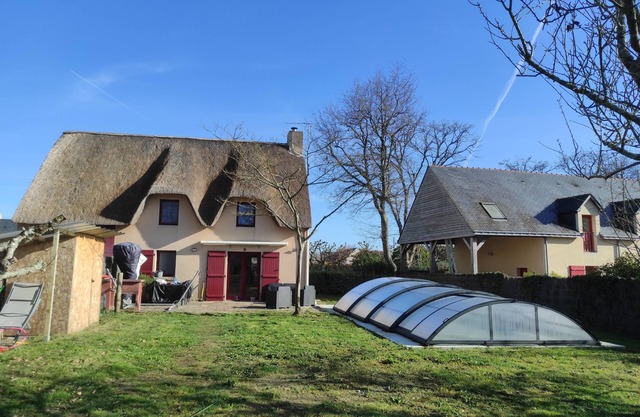 Quiet cottage with indoor pool in the Guérandaise countryside