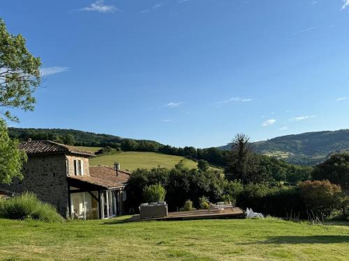 Quiet cottage with nice view between Mâcon and Cluny