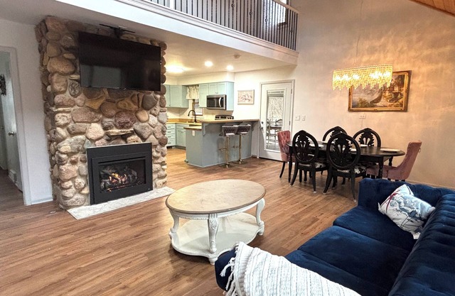 Quiet Country Home - Walking Distance to Alpine Valley Main Entrance