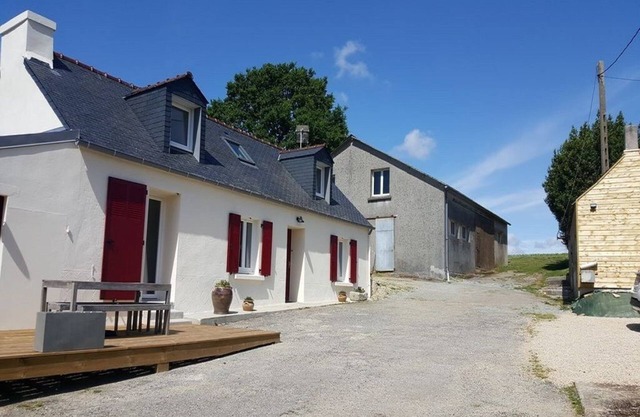 QUIET COUNTRY HOUSE NEAR THE SEA