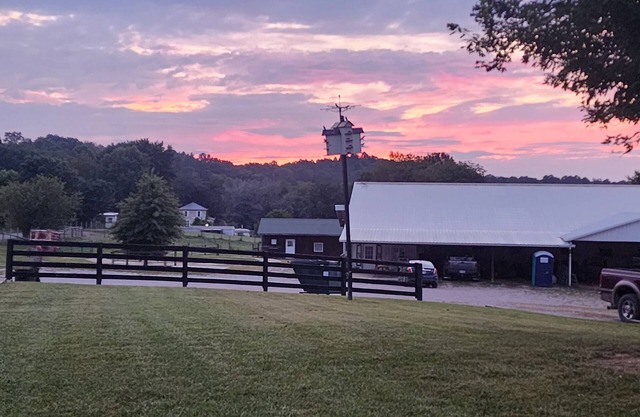 Quiet Country Retreat w/ Horses, stocked pond & Spa Srv – Near Hocking Hills