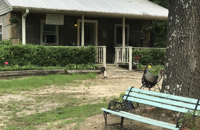 Tranquilo camino rural, cerca de Lindale, Mineola y Van tx