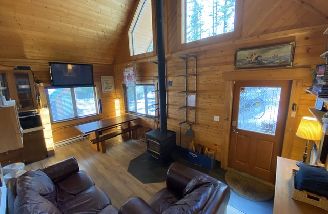Eagle Pass / Perry River Log Cabin Chalet