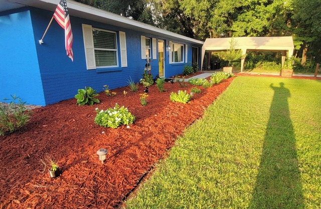 Fish, Scallop,Manatees.Private quiet Fenced yard, pets ok, 5 minutes to water!