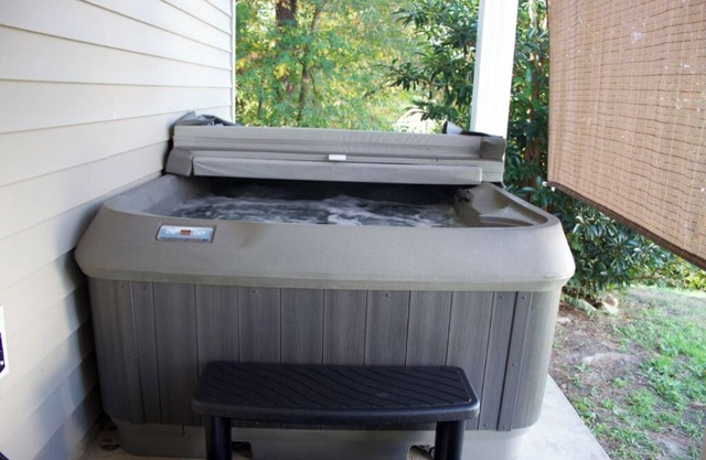 Quiet Cul-de-sac, Hot Tub, Pac-Man, Newly Renovated!