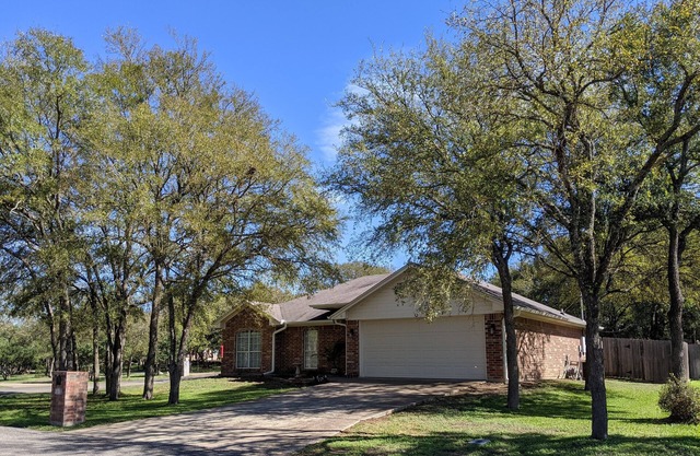 Quiet cul-de-sac retreat close to the Belton Lake
