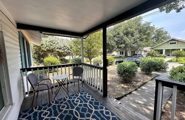 Quiet Downtown Home off Broadway. Walking Distance from 3 major museums.
