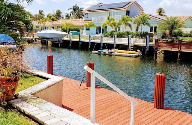 Quiet, Elegant Waterfront Villa with Heated pool