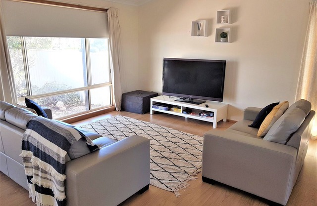 Quiet, family-friendly house, 500m from the beach, great for kids, free WiFi