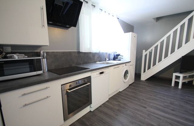 QUIET FAMILY HOME WITH POOL IN MONTPELLIER