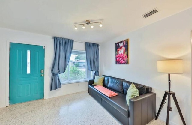 Quiet family vacation, minutes from Airport